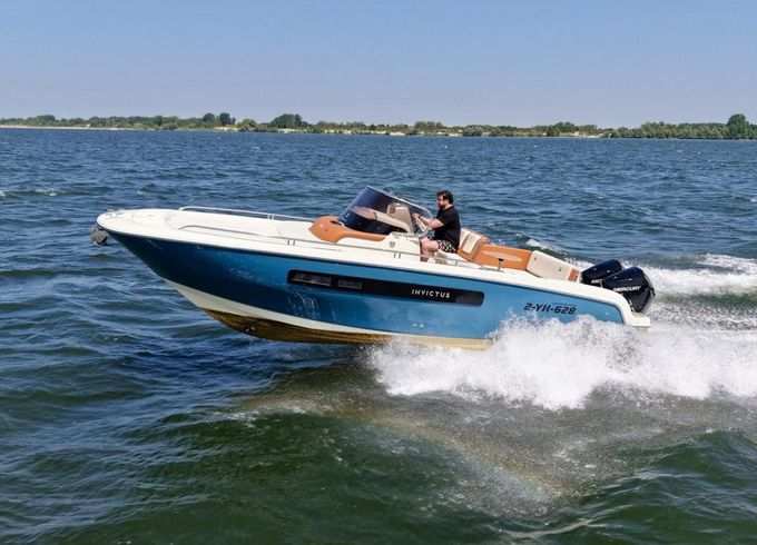 Invictus 270 CX