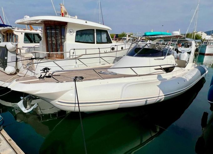 Nuova Jolly Prince 38 Sport Cabin