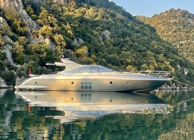 Azimut 68S