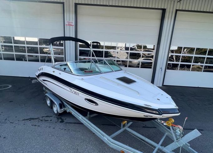 Chaparral 225SSI