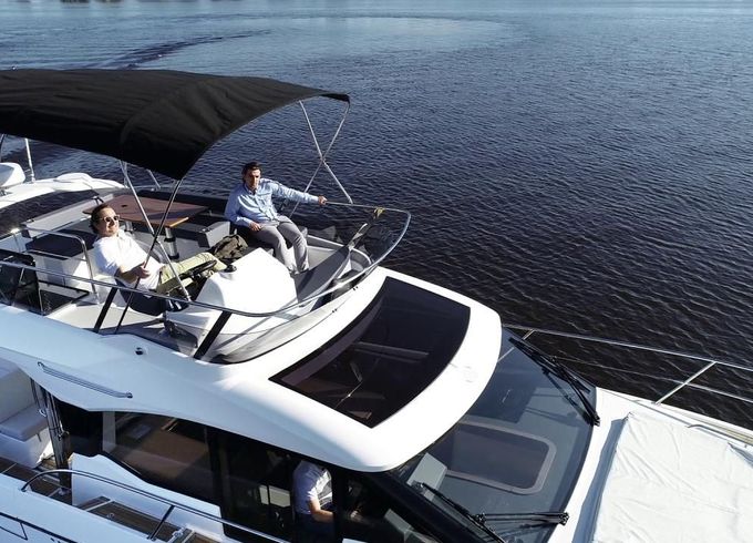 Parker 110 Monaco Flybridge