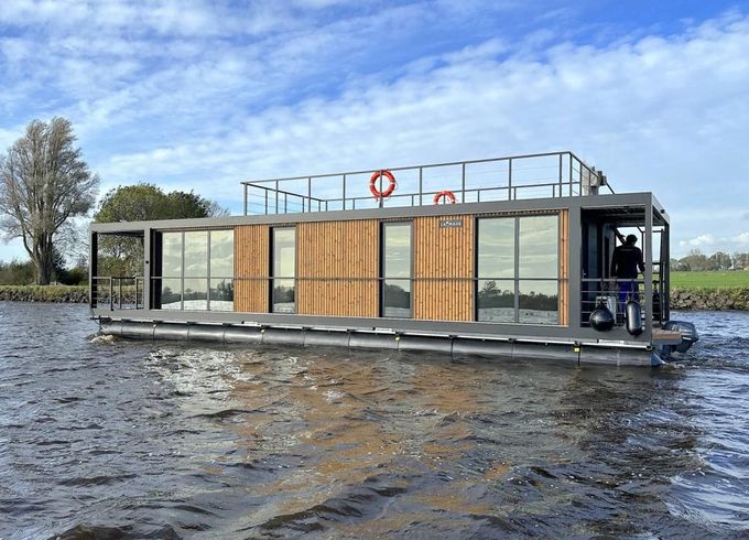 La Mare Modern 15 Houseboat