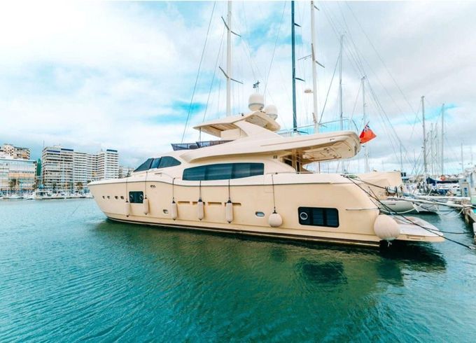 Ferretti Altura 840