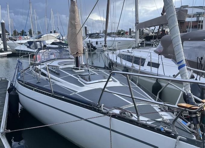 Helmsman Barracuda 35