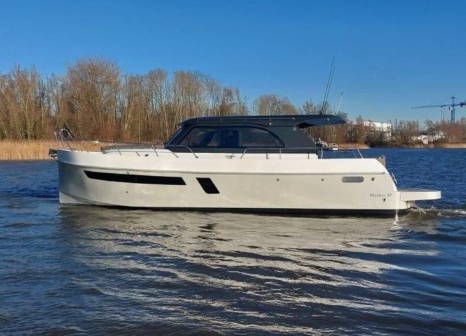 Maxima 37