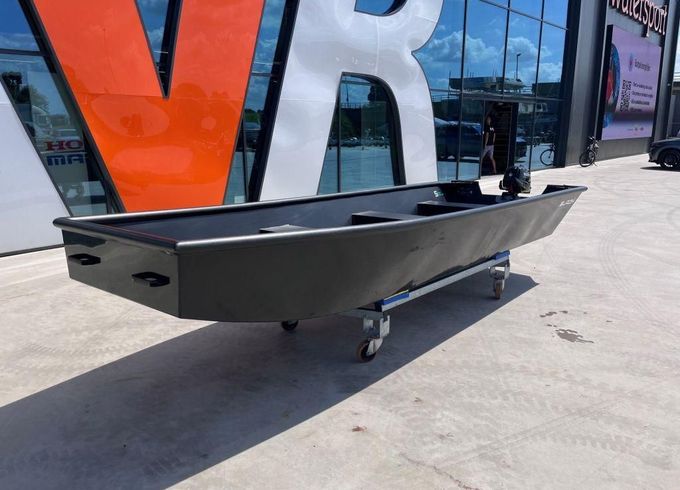 Black work boats Black Jon 500