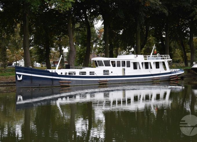 Luxemotor 24.75