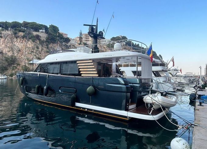 Azimut Magellano 66