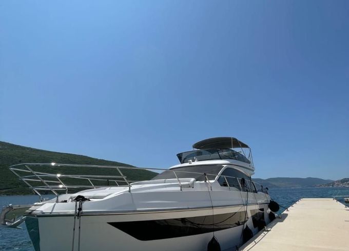 Azimut 53