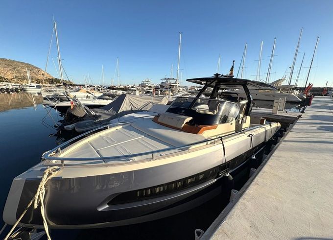 Invictus 320 GT