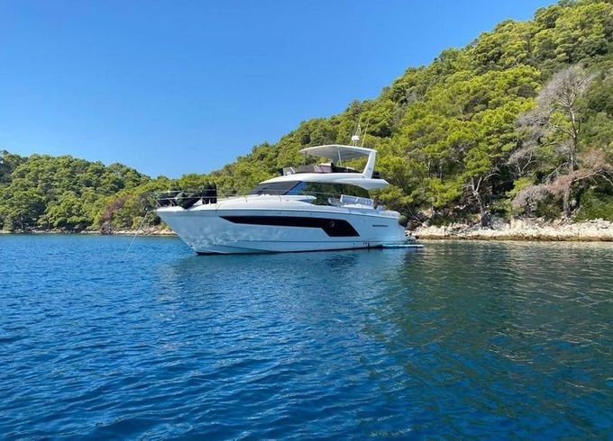 Prestige 590 Fly