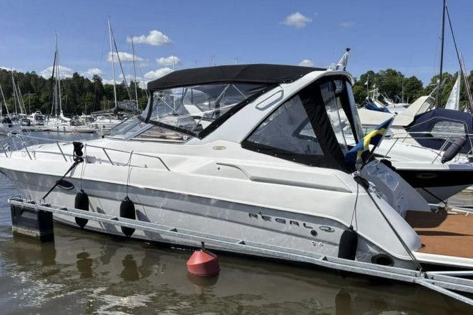 Regal 3260 Commodore