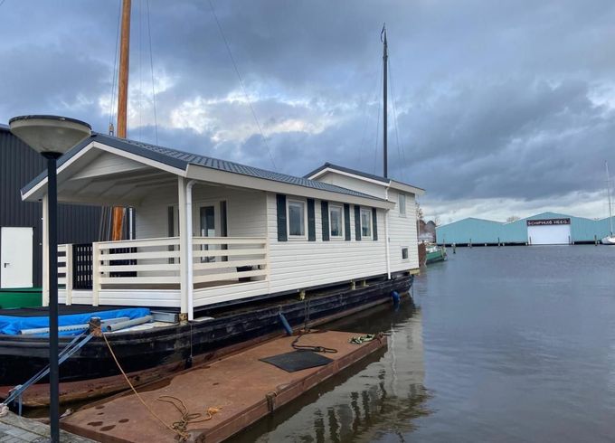 Woonark 17.00 Zonder Vaste Ligplaats
