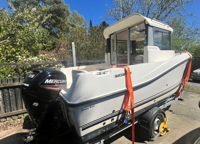 Quicksilver 555 Pilothouse