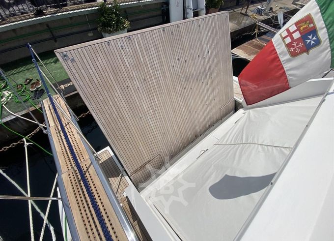 Azimut 77S