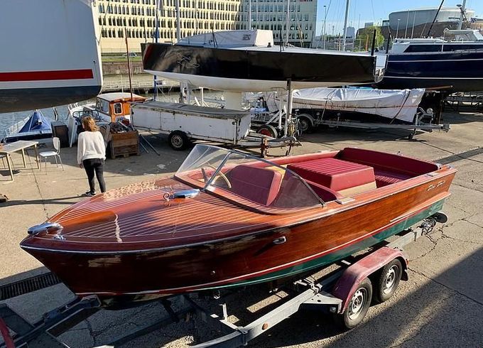 Chris Craft continental 18