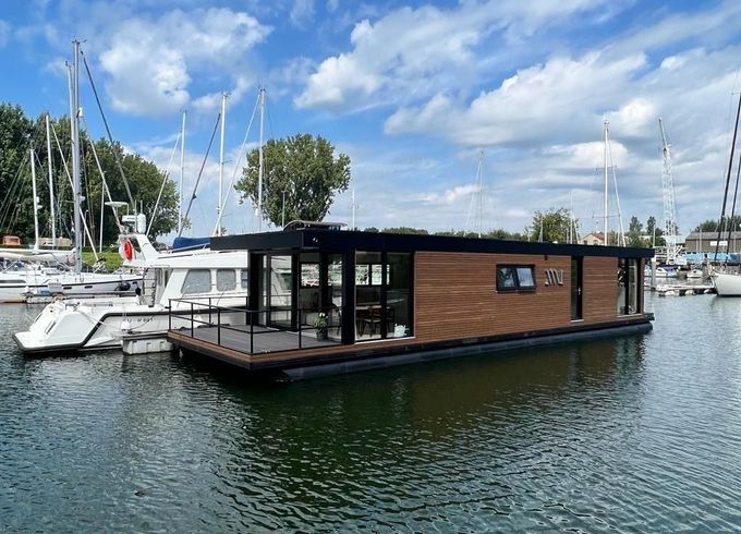 TMB60eco Bij Rotterdam Ligplaats Housebo