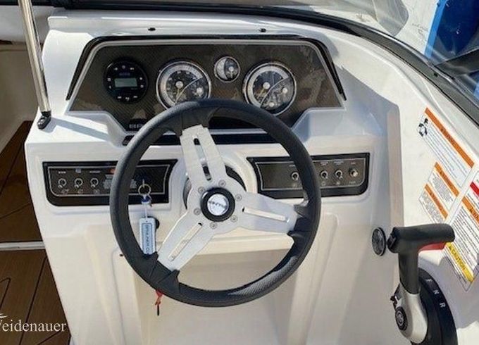 Bayliner DX2050