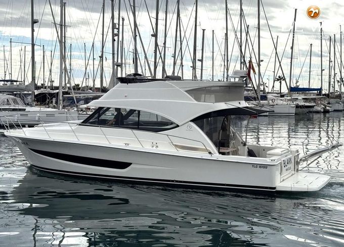 Riviera 39 Open Flybridge