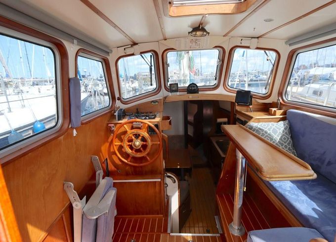 Koopmans 33 Deck Salon
