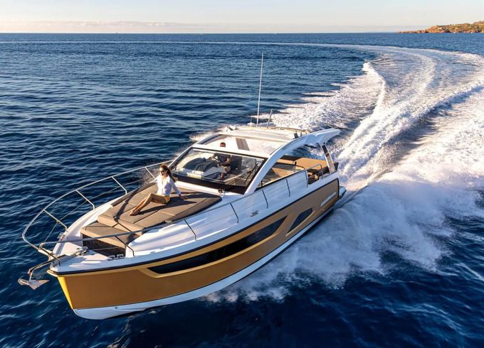 Sealine S390