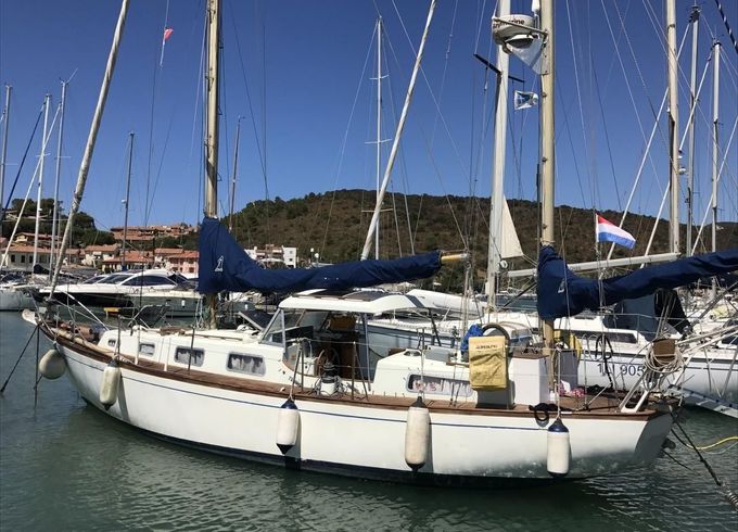 Camper & Nicholsons 38