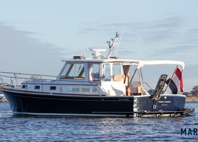 Grand Banks Eastbay 38 HX