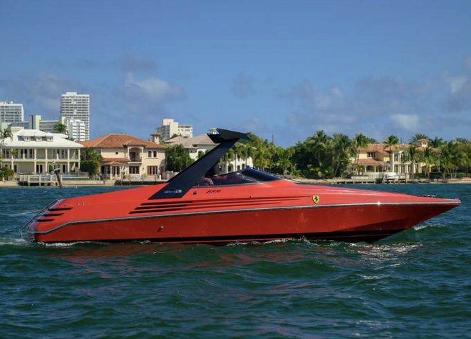 Riva Ferrari 32