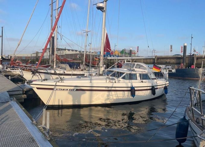 Moody Eclipse 33