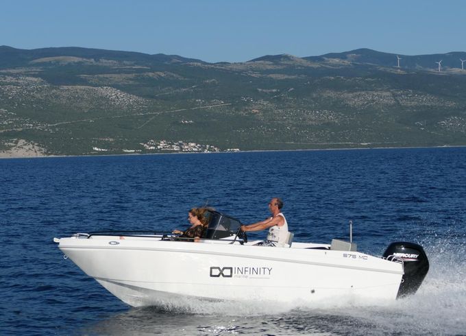 Infinity 575 MC
