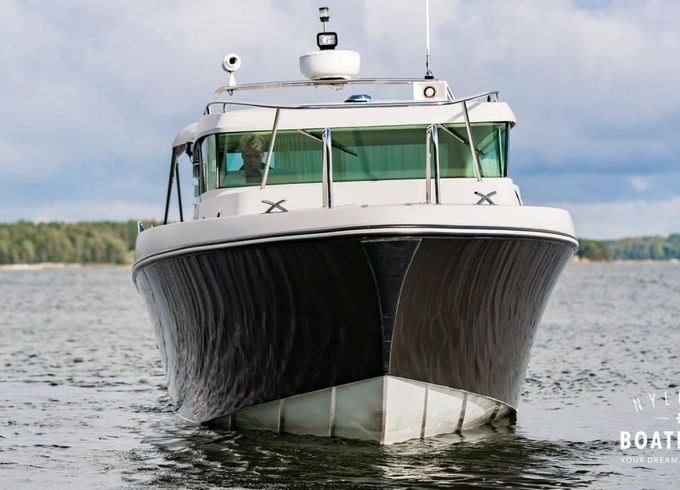 Delta Powerboats 34 SW