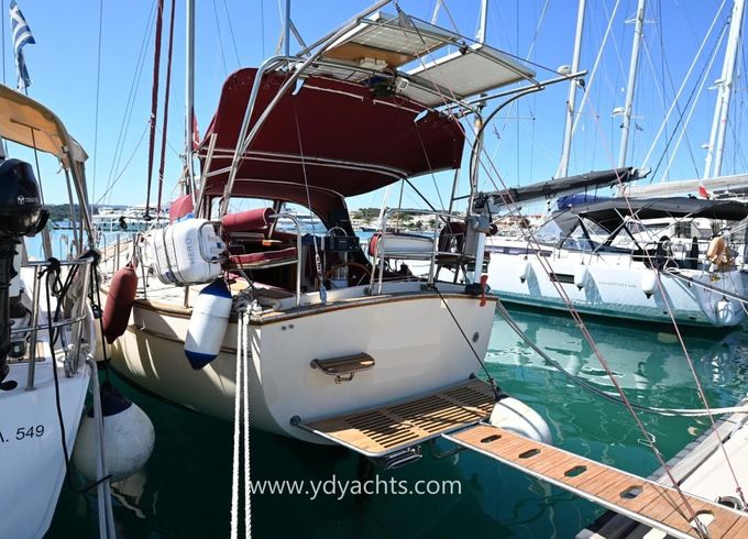 Island Packet 38
