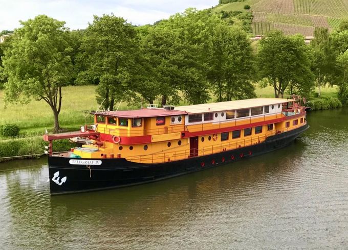 Fahrgastschiff