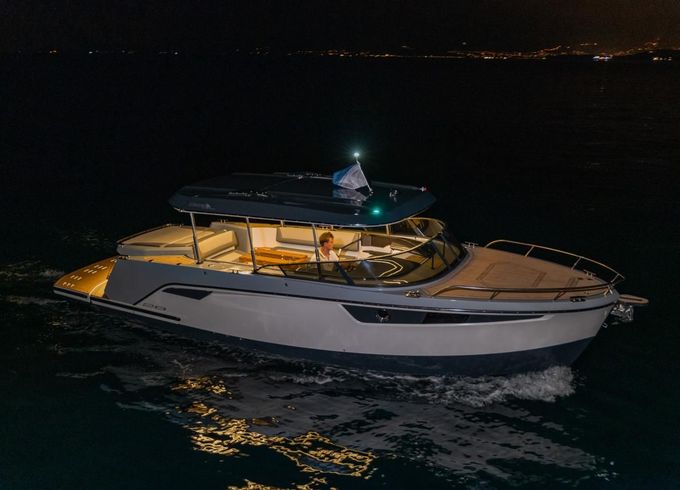 Alfastreet 28 Cabin