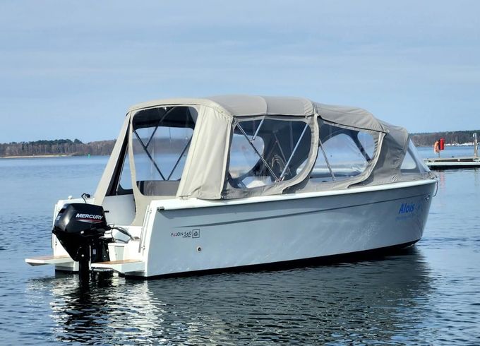 Alonsea Boats 560 mit Konsole Trailer vorhanden