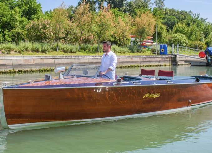 Hacker-Craft Classic Tender