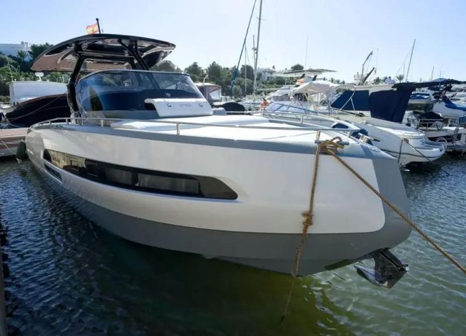 Invictus 320 GT