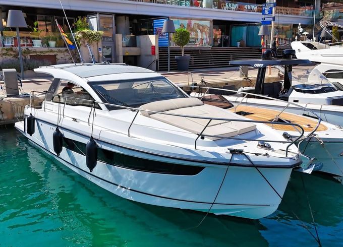 Sealine S 335