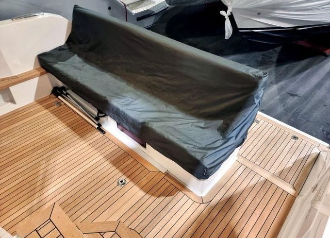 Sealine F380