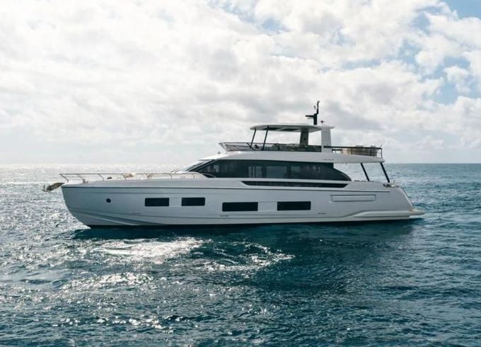 Azimut Fly 82