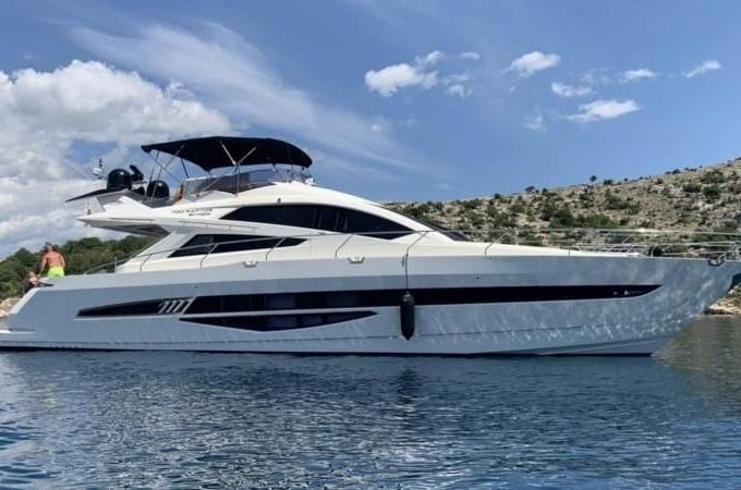 Galeon Skydeck 700