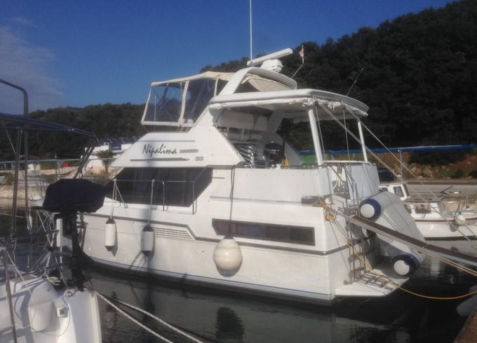 Carver 33 AFT Fly