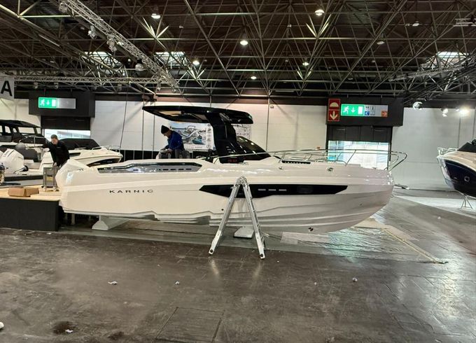 Karnic R 8 HT