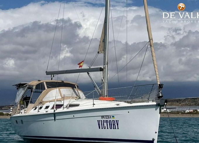 Hunter Marine 38