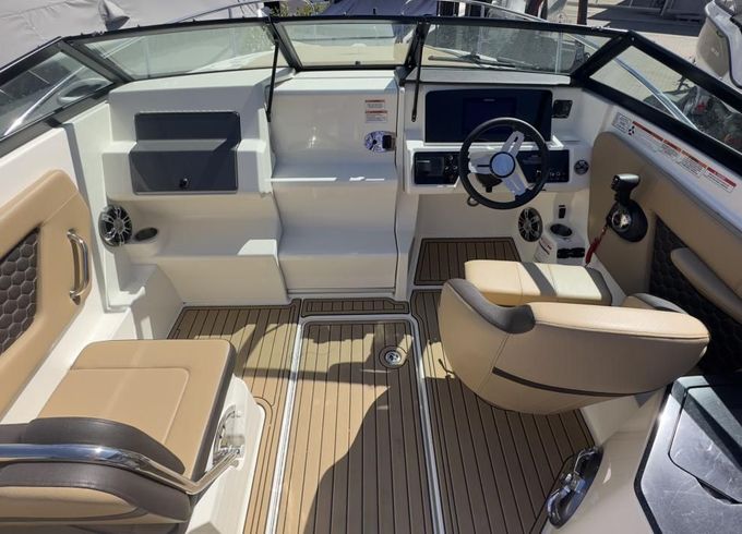 Sea Ray Sunsport (SSE) 230 & Trailer (1. Hand)