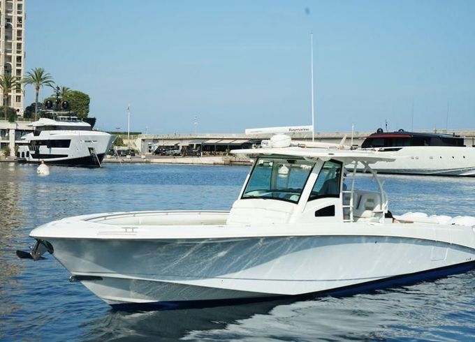 Boston Whaler 370 Outrage