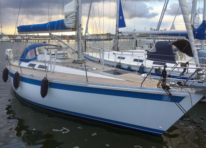 Sweden Yachts 370