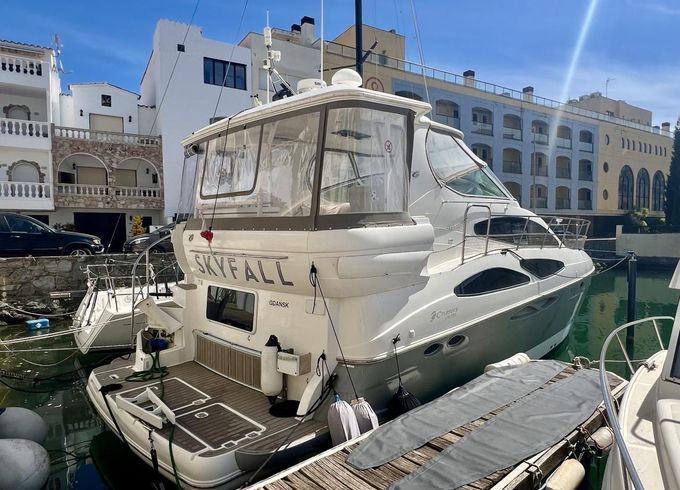 Cruisers 405 Express Motoryachts