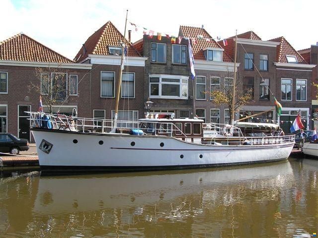 De Vries Lentsch Bakdeksalonkruiser 18.0