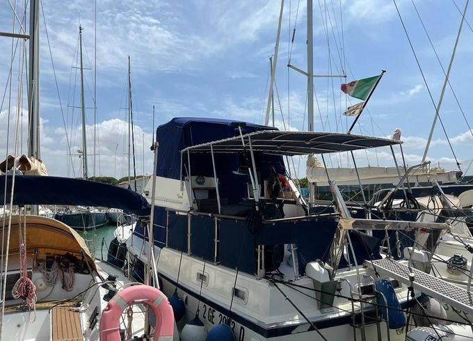 Hatteras 38